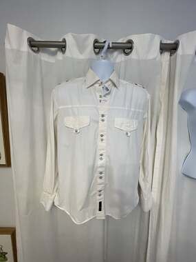 Neo White Long Sleeve Western-Style Button-Up Shirt w Epaulets
Men’s L
Military